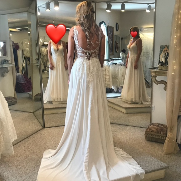 Beautiful Wedding Dress - Picture 7 of 8